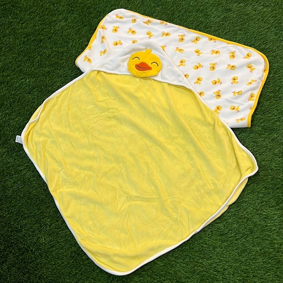 Rubber Ducky Bath Towel set of 2 - Picture 1 of 3